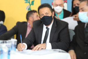 Leia mais sobre o artigo Prefeitura de Minador do Negrão torna uso de máscara obrigatório e suspende eventos públicos e privados