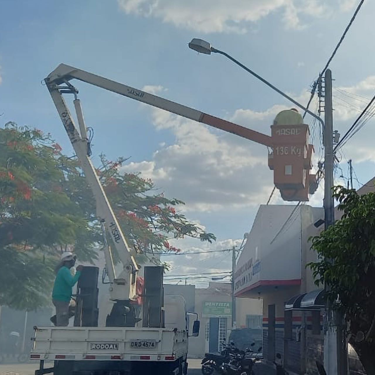 No momento você está vendo Prefeitura inicia implantação de lâmpadas de LED em Minador do Negrão