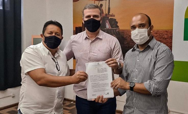 No momento você está vendo Prefeitura de Minador do Negrão assina Termo de Cooperação com a EMATER para fortalecer agricultura local