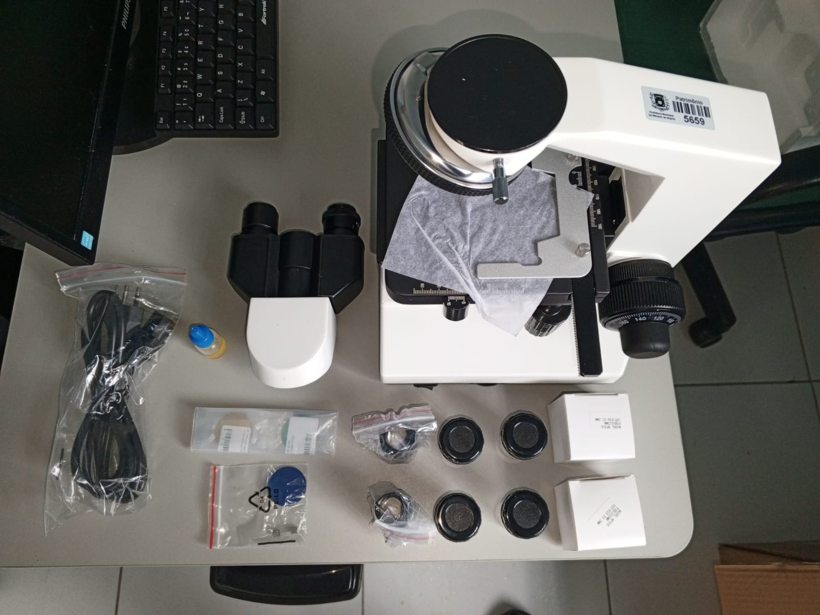 No momento você está vendo Agentes de Endemias recebem novo e moderno aparelho microscópio para intensificar combate ao Aedes Aegypti